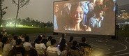 （www,澡逼转载）成都秋夜“新耍法”：到公园看坝坝电影